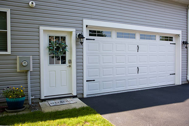 24/7 Emergency Garage Door Panel Replacement experts in Manor, TX